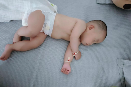 湘西四个月宝宝不爱笑